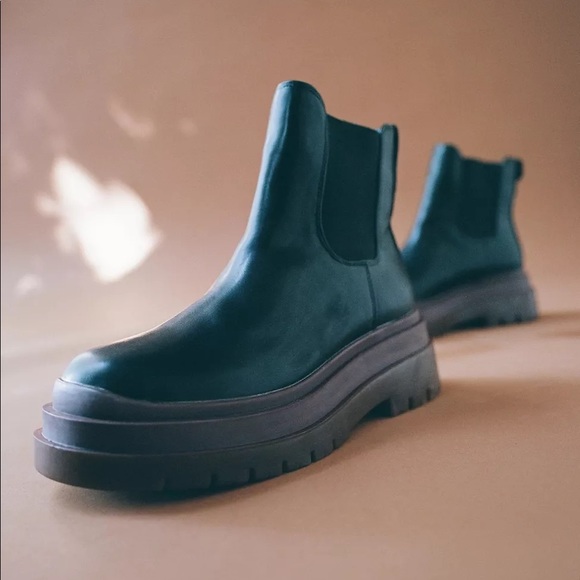 Urban Outfitters | UO Betty Treaded Chelsea Boot Lug Sole Black Brown Combat New - Picture 7 of 16